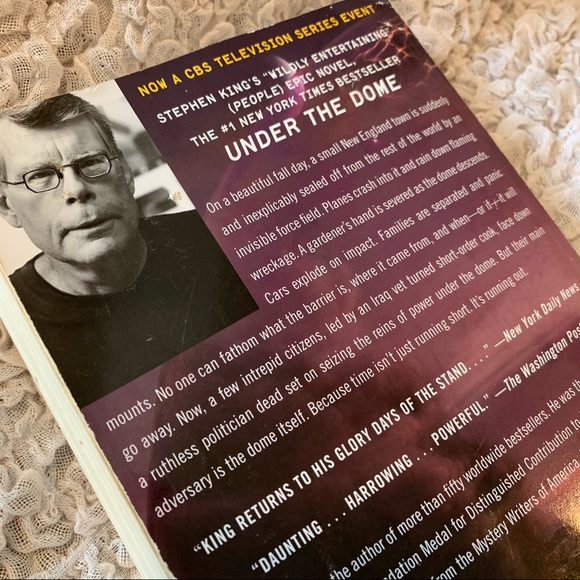 Stephan King | Under the Dome Book - Picture 5 of 11